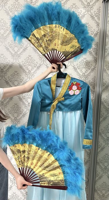 Продается корейский костюм с веером