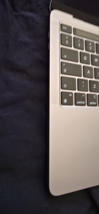 Macbook pro m2, full box