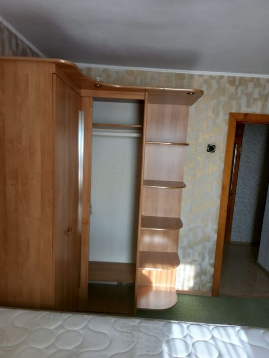 Шкаф угловой плательный