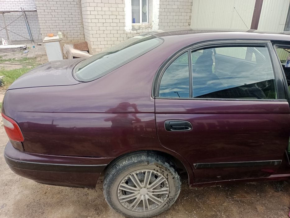 Тойота Карина е продам или обмен