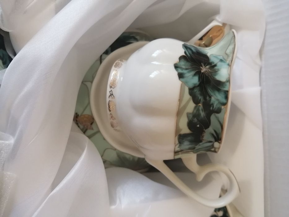 Фарфоровый чайный сервиз