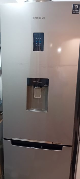 Combina frigorifica Samsung cu dozator de apă