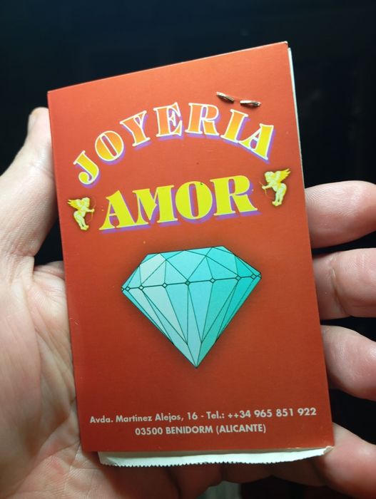 златен кръс с брилянти