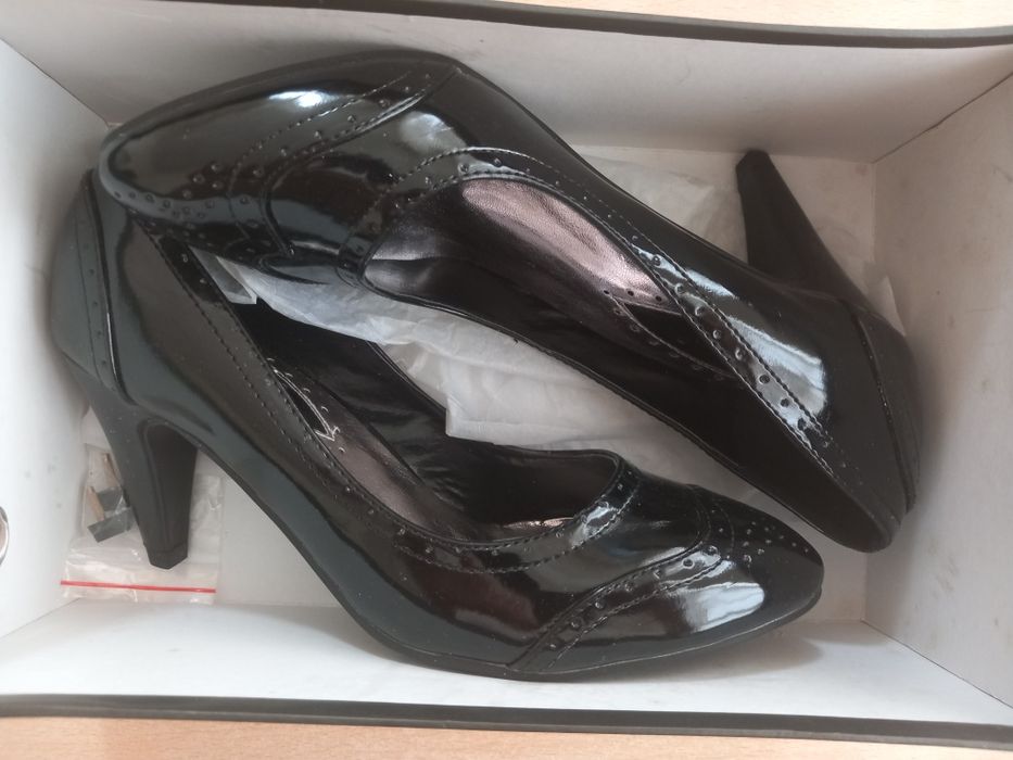 Нови обувки размер 38