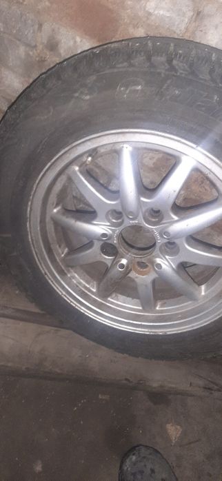 Продам 2 колеса с дисками