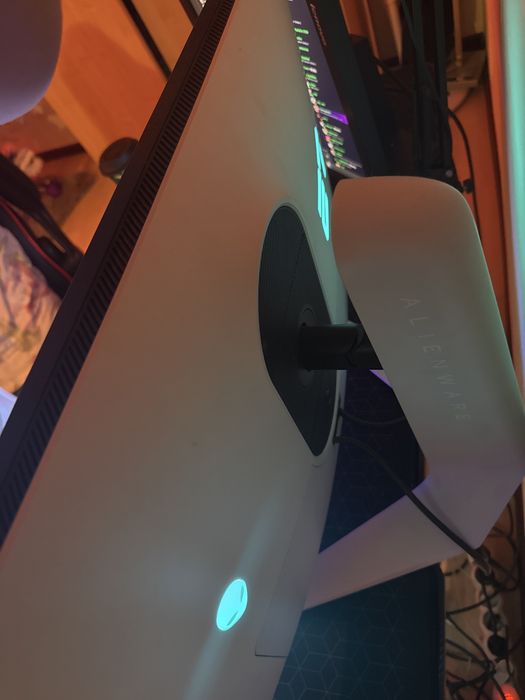 Monitor Alienware AW2723DF 27″ Nano-IPS 280Hz – stare excelentă”