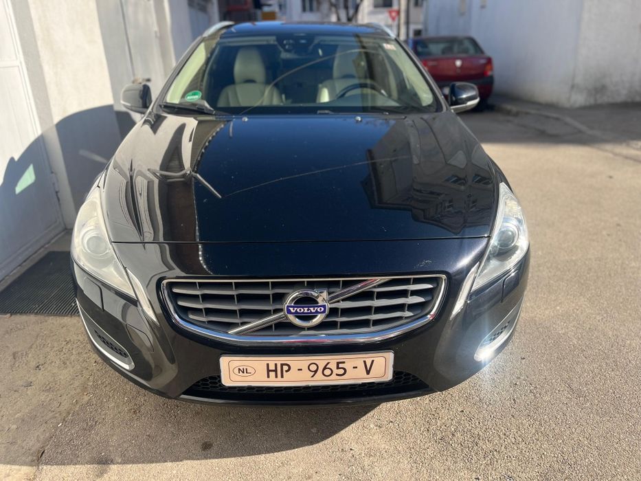 Volvo v60 full option 2.0tdi 5 cilindri recent adus
