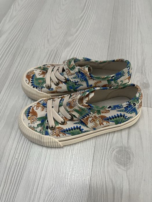 Tenesi noi marimea 27 H&m