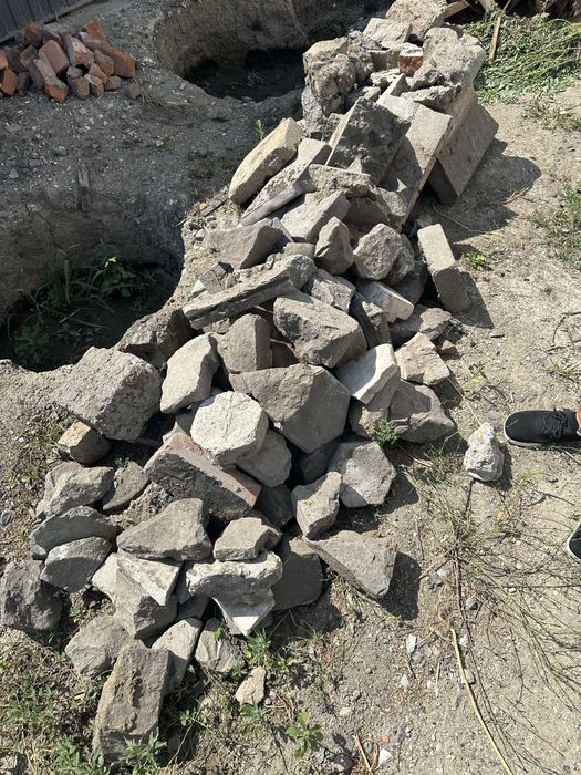 Отдам строительный мусор район автодома в любое время!