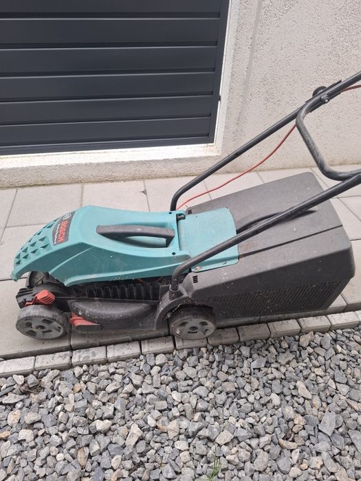 Masina de tuns iarba Bosch electrica