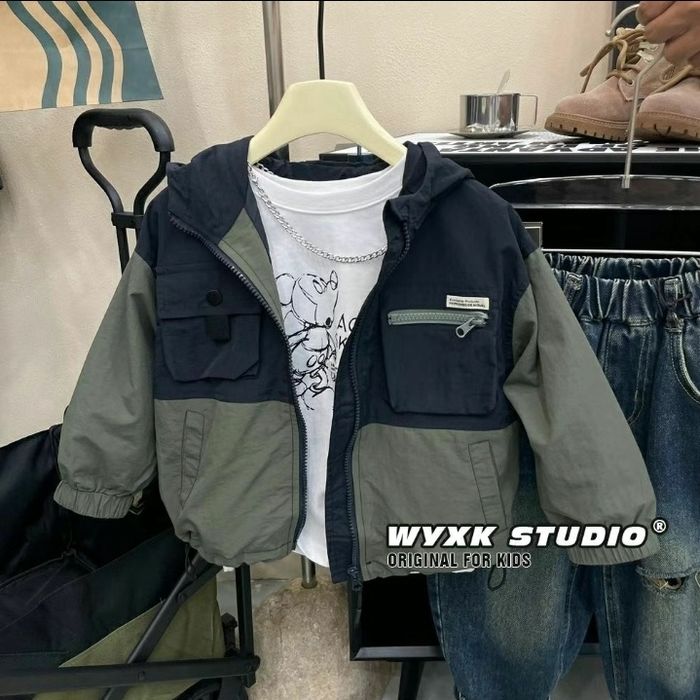 Продам ветровку детскую