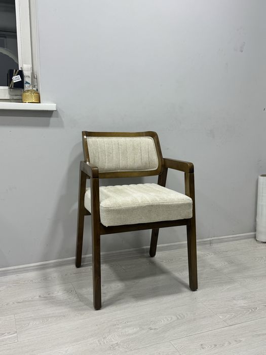 Stol stul Valentin yongoq