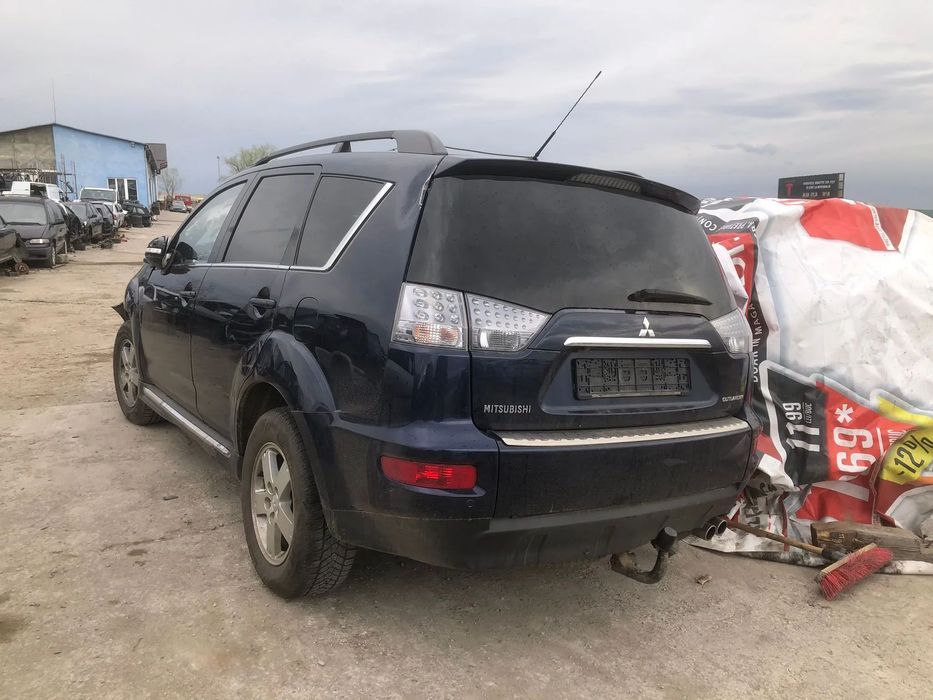 Dezmembrez piese Mitsubishi Outlander