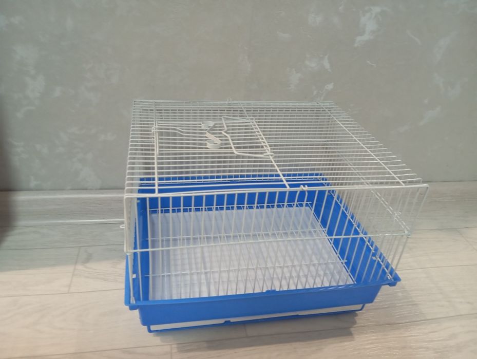 Продам клетки для птиц и хомяка