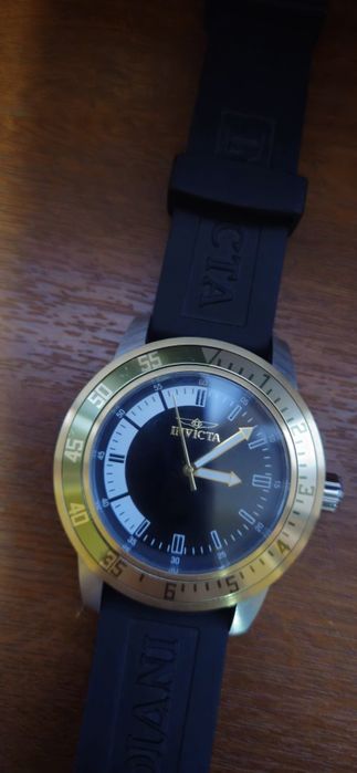 Продам часы INVICTA