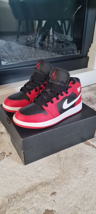 Vând Jordan Air 1 Mid