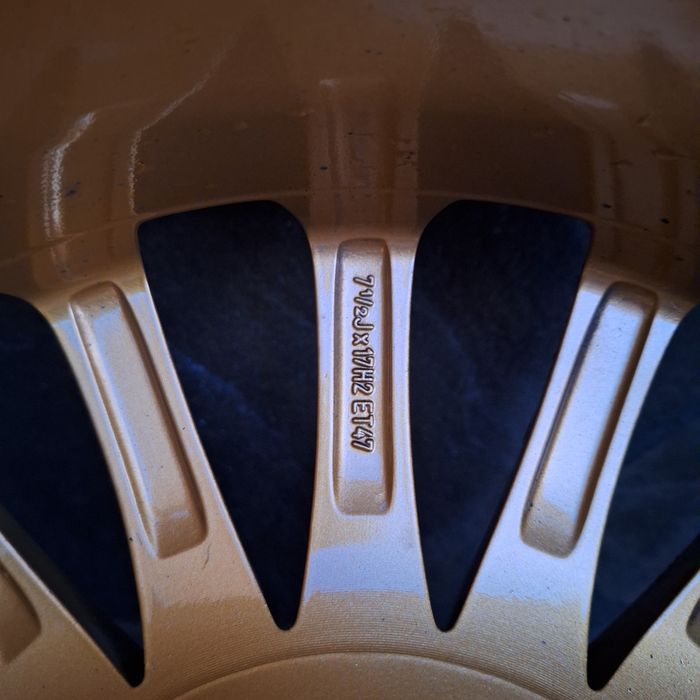 Продавам всесезонни гуми с джанти Ронал