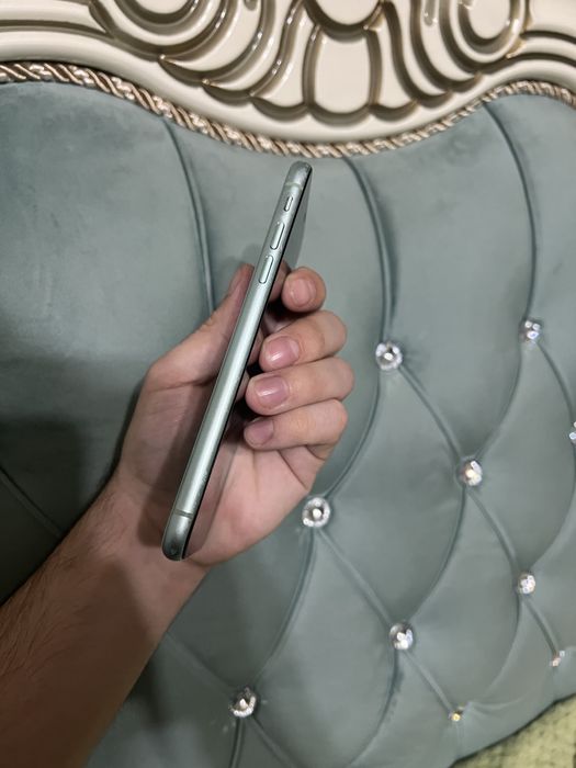 Продам телефон Айфон 11