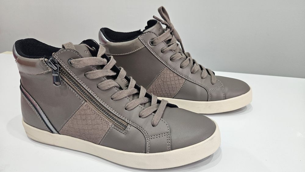 Продам обувь женскую