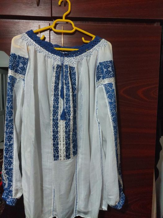 Camasi traditionale cu paiete,margele