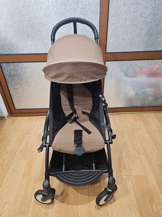 Vând cărucior Babyzen YOYO (culoare beige + YOYO Board pentru toddler.