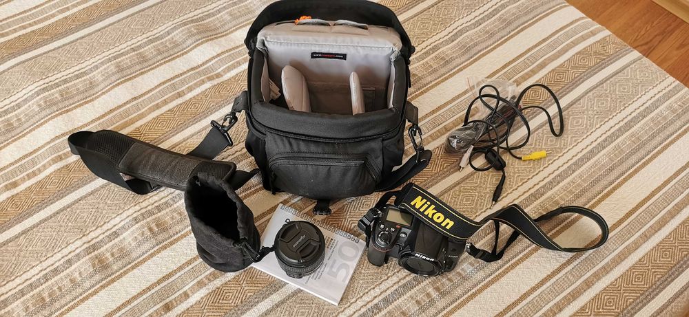 Nikon D7000 почти нов