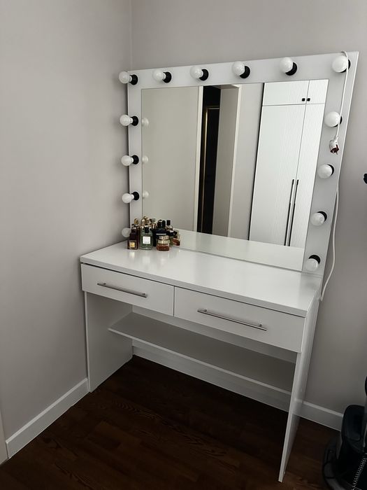 Срочно продается туалетный столик