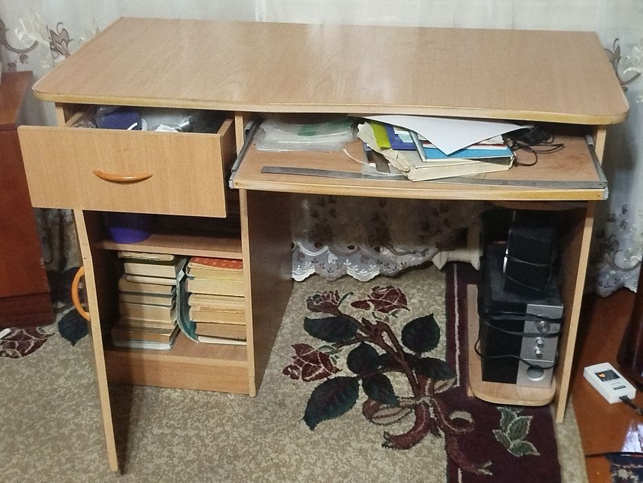 Письменно-компьютерный стол