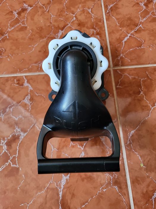 Macara Roata Rezerva Renault CLIO III  8200601401