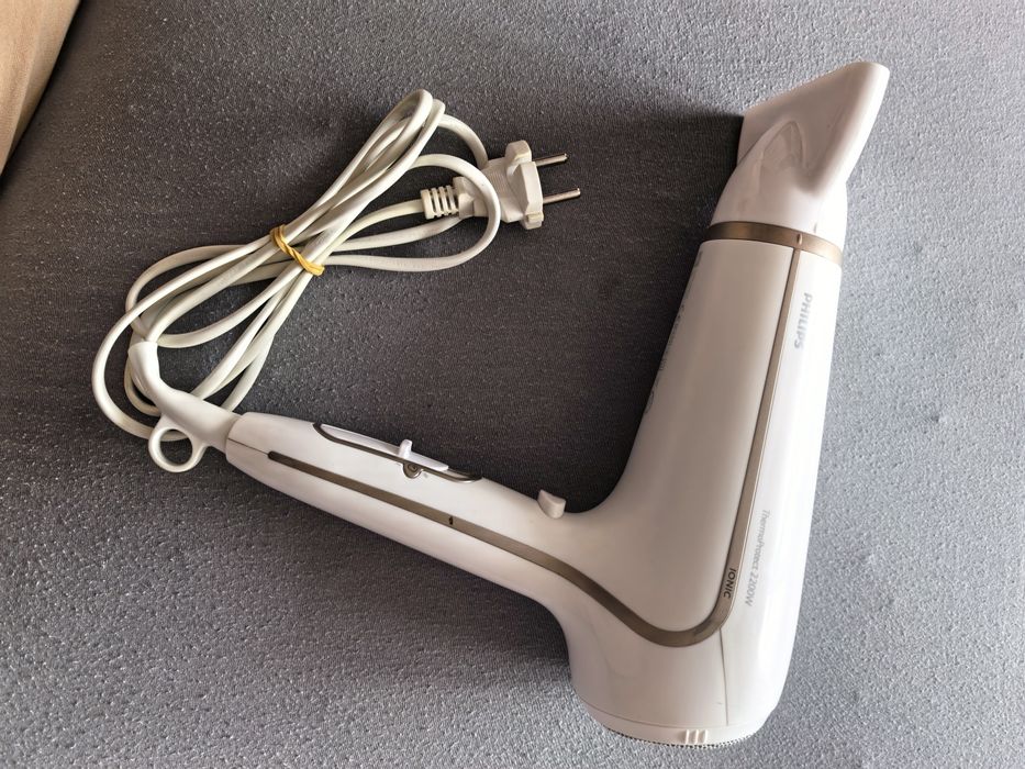 Сешоар Philips IONIC 2200W
