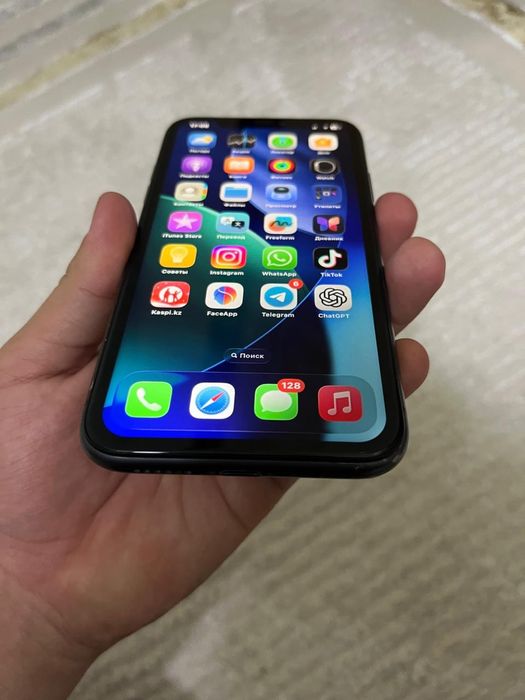 Айфон 11 продаеться