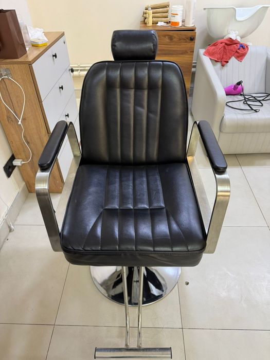 Парикмахерское кресло