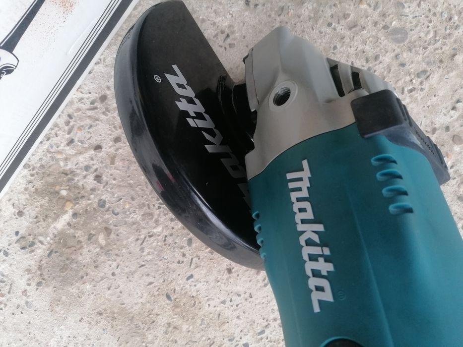 Polizor unghiular Makita GA9020, o unealtă profesională robustă, nou