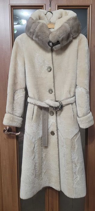 Шуба мутон с норковым воротником