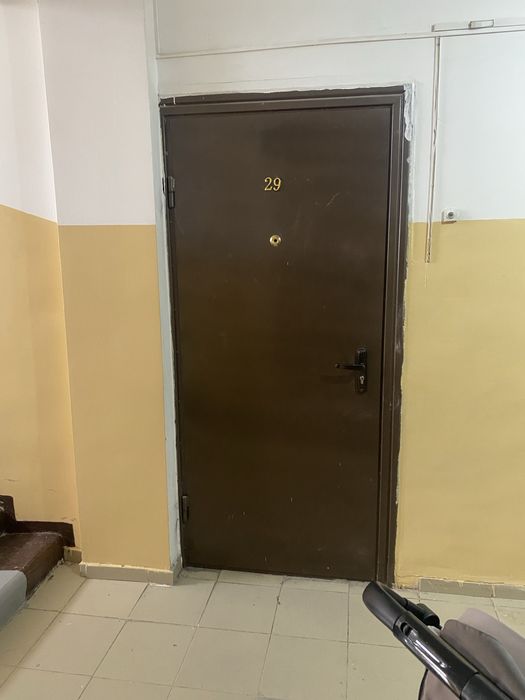 Выходной дверь железный