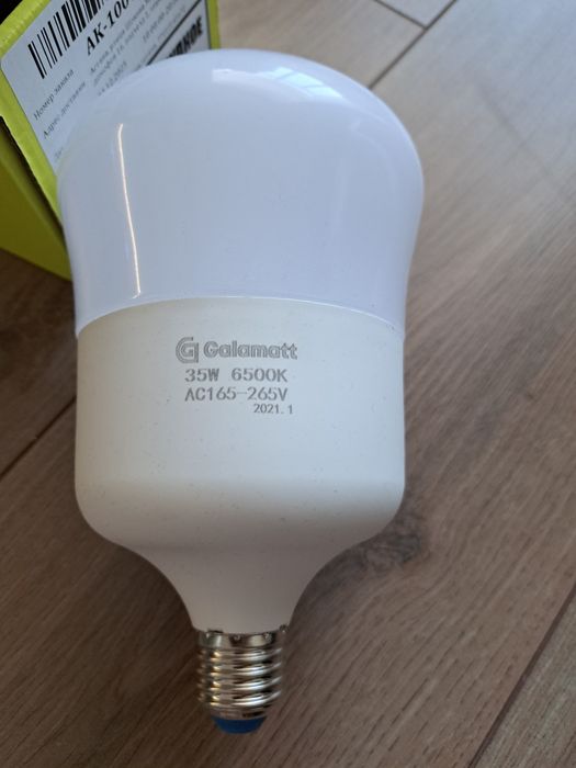 Цоколь для ламп и лампы