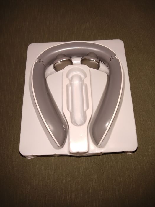 ЧИСТО НОВ. Смарт масажор за врата.