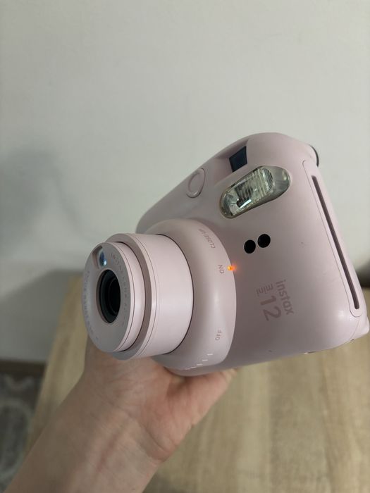 Instax mini 12 в розовом цвете
