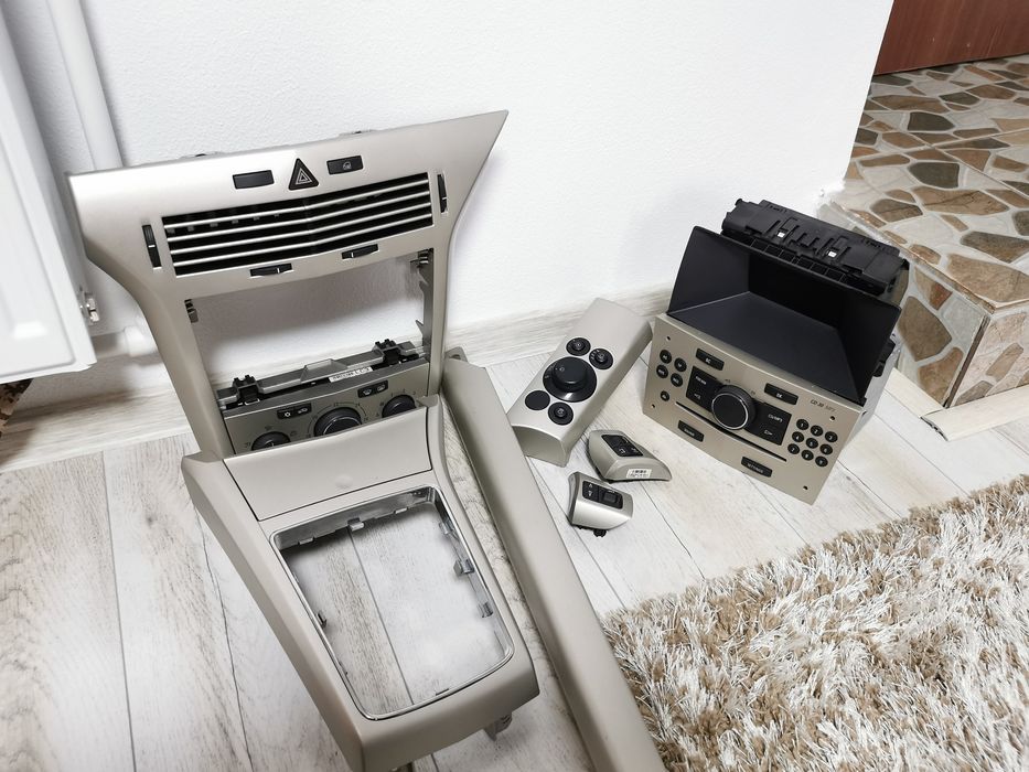 Piese originale Opel Astra H hatchback