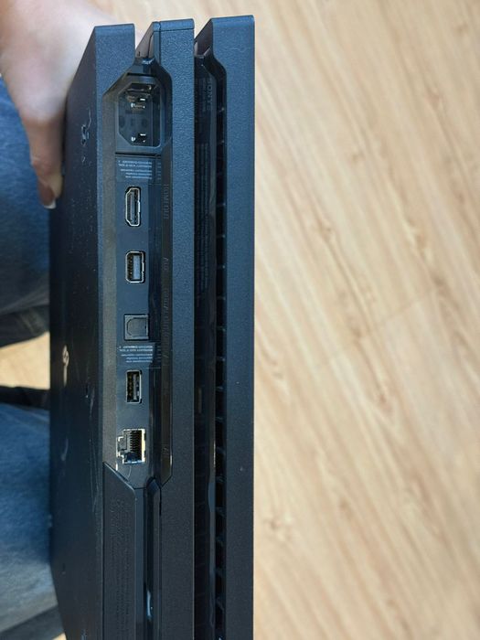 Продаётся ps4 pro, 900 гб