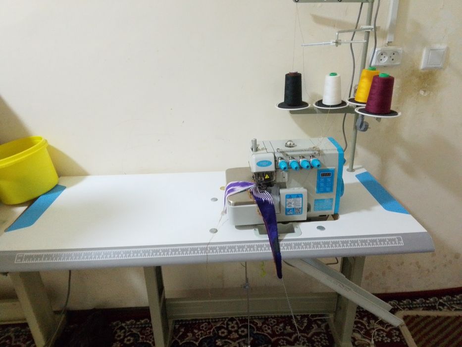 Averlok tikuv moshinasi