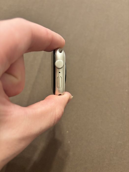 Продам apple watch SE 2 поколения