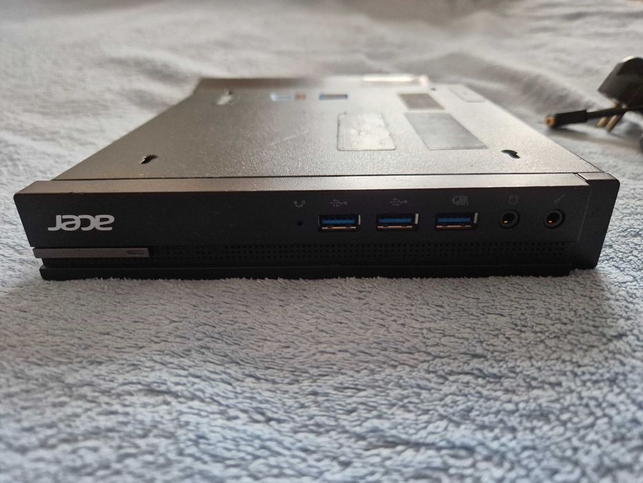 Vând  mini PC Acer Veriton N4640G, V2, Intel Core i5, 8 GB DDR 4, SSD 256 GB.