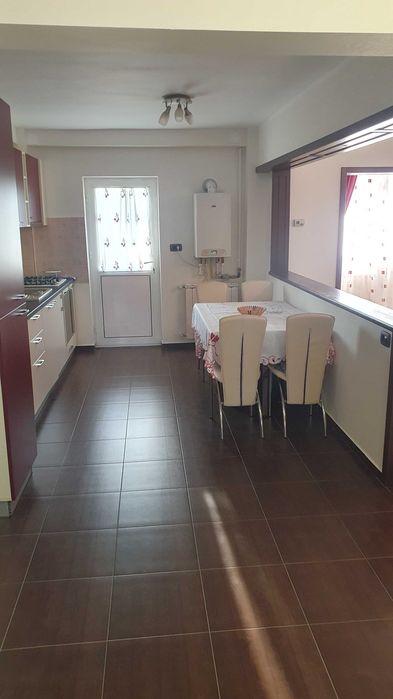 Apartament 3 camere de inchiriat