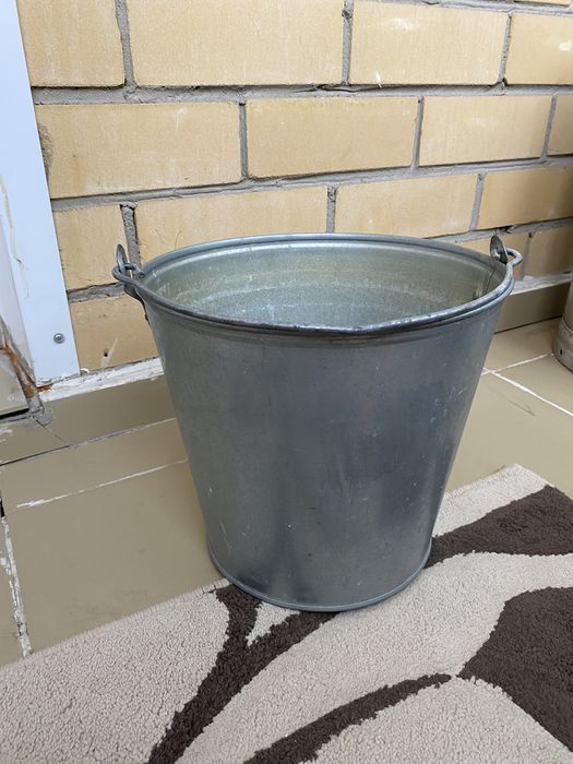 Ведро алюминиевое, 10 л, в очень хорошем состоянии.