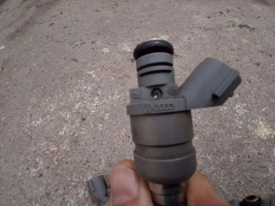 Дюзи бензинови 06A90603IBT от VW Golf5