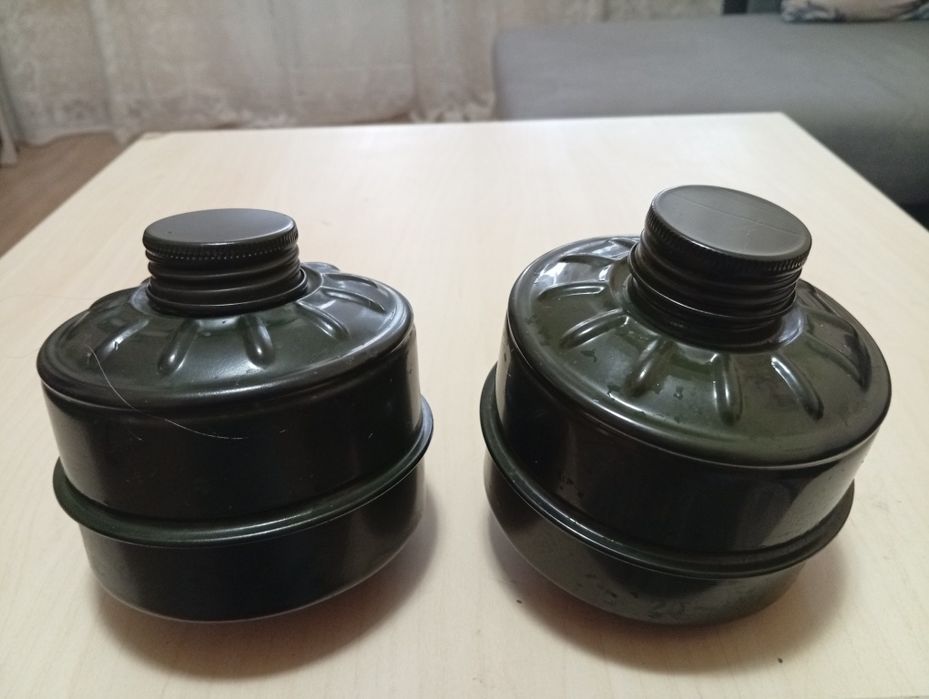 Măști de gaze epoca Ceaușescu – set 2 bucăți, stare impecabilă