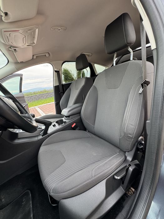 Vând Ford Focus Motor 1.0 Benzină An 2014 Euro 5 Econetic Recent Înmatriculat