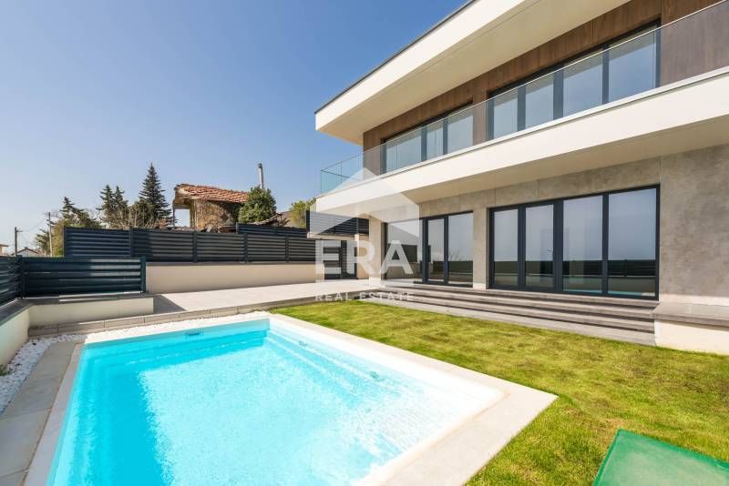 Двуетажна новопостроена къща за продажба, с перфектен достъп и директн