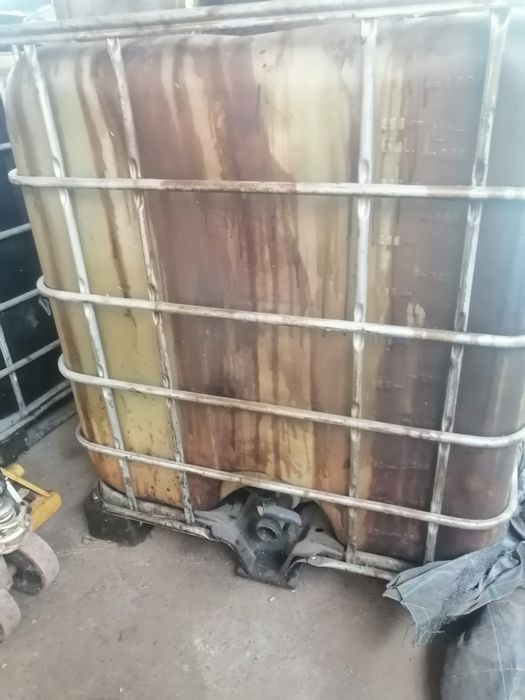 Rezervoare  IBC  de  1000l  folosite